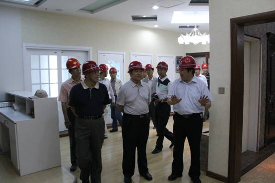 青海省經(jīng)濟委員會黨組書記、主任，省國資委  黨委副書記、副主任吳海昆實地考察物產(chǎn)集團重點項目