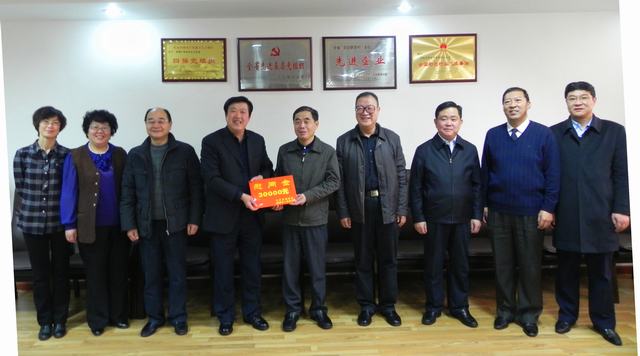 省委常委、副省長(zhǎng)駱玉林慰問(wèn)物產(chǎn)集團(tuán)