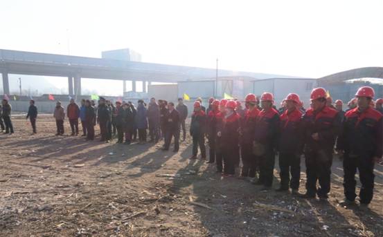 揚鞭策馬喜圓發(fā)展夢，萬眾一心共筑新長城