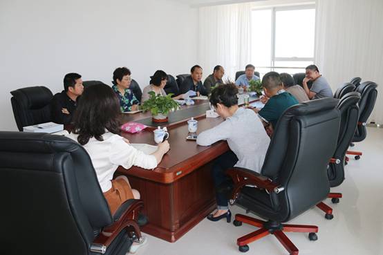 省商務(wù)廳副廳長朱小青協(xié)同西寧海關(guān)、省檢驗檢疫局一行深入企業(yè)就保稅物流中心封關(guān)運營