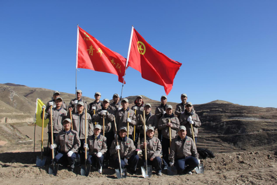 有一種奉獻(xiàn)叫&ldquo;五四精神&rdquo;，有一種擔(dān)當(dāng)叫&ldquo;青年突擊隊(duì)&rdquo;