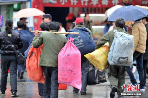 聚焦春節(jié)&ldquo;恐歸族&rdquo;：近鄉(xiāng)情怯，恐懼何來？(圖)